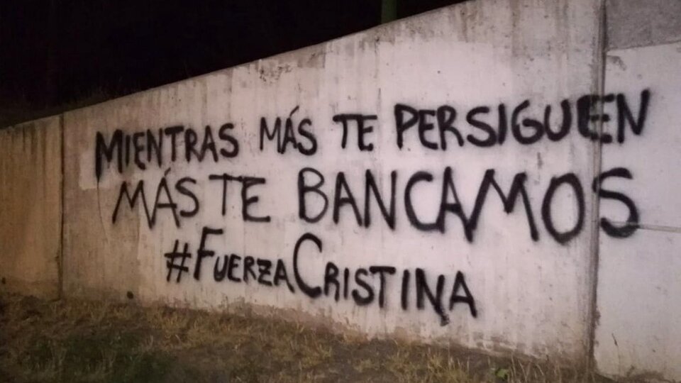 La Asociación Argentina de Empresas de Publicidad Exterior repudió los carteles contra Cristina Kirchner | “Un ataque malicioso a la vicepresidenta”