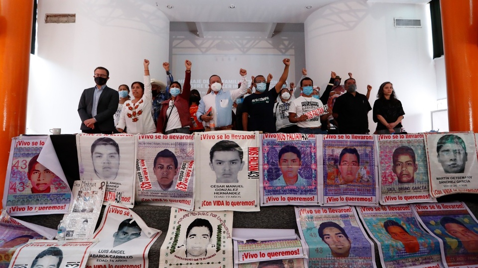 Un Nuevo Informe Del Caso Ayotzinapa Pone A Las Fuerzas Armadas En El ...