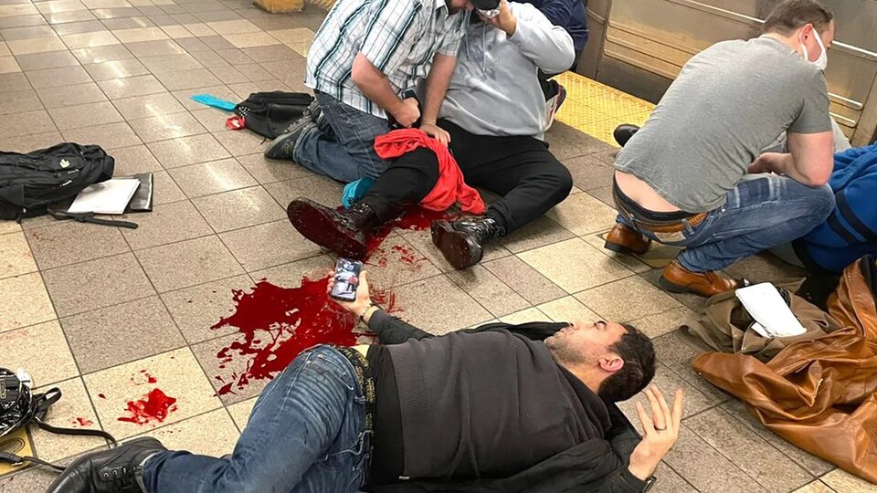 16 Menschen wurden verletzt, als ein Mann in einer New Yorker U-Bahn das Feuer eröffnete  Die Schießerei in Brooklyn wurde nicht als Terrorakt untersucht.