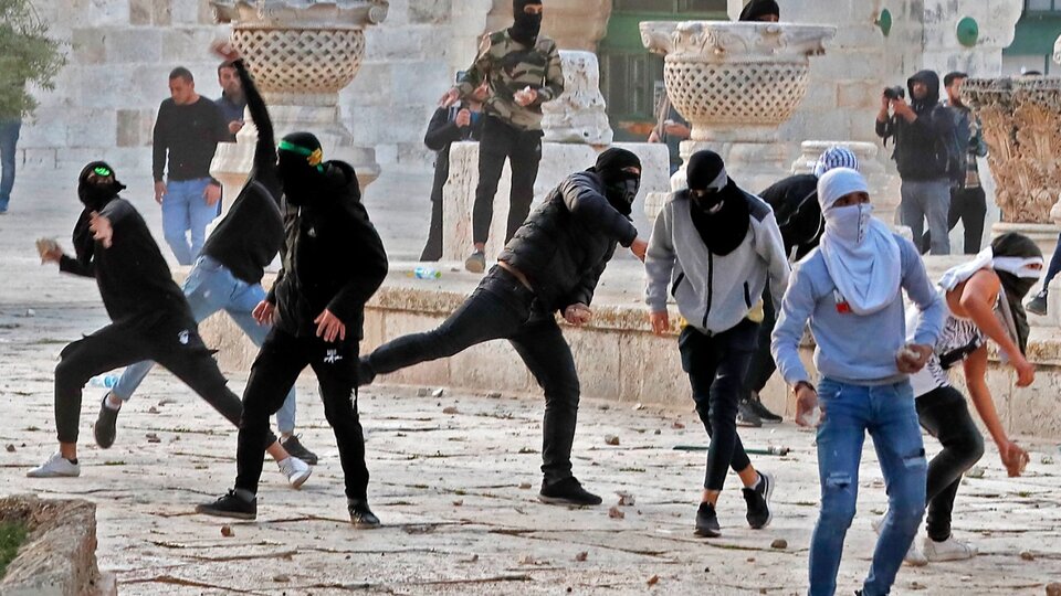Ein weiterer Freitag Zusammenstöße in Jerusalem |  Mehr als fünfzig Menschen wurden auf der Esplanade der Moscheen verletzt