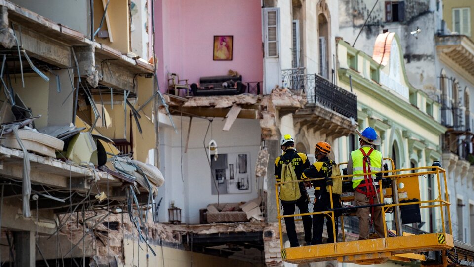 Suche nach Leichen in Trümmern geht weiter |  Bei einem Brand im Hotel Saradoka in Havanna sind mindestens 42 Menschen getötet und 94 weitere verletzt worden.