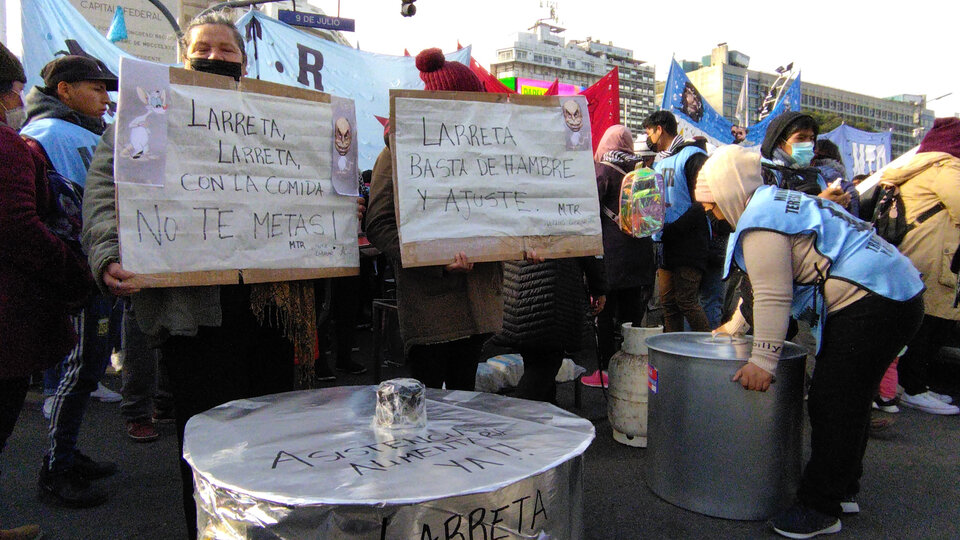 Ollazo en el Obelisco para reclamarle a Larreta por los comedores populares | Aseguran que los lugares están desbordados y necesitan más asistencia