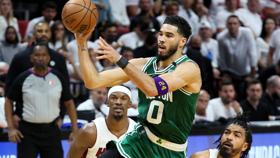 Jayson Tatum, la nueva estrella NBA: cómo soportar todo por un