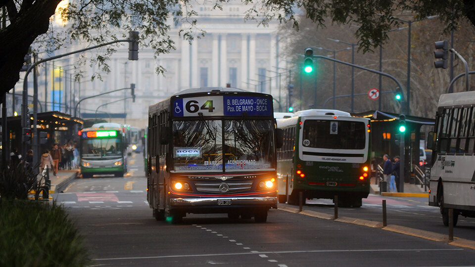 El Gobierno estudia una suba del 40 por ciento en los colectivos de CABA: cuánto costará cada viaje | Manzur confirmó en el Congreso que se quitarán subsidios al distrito porteño