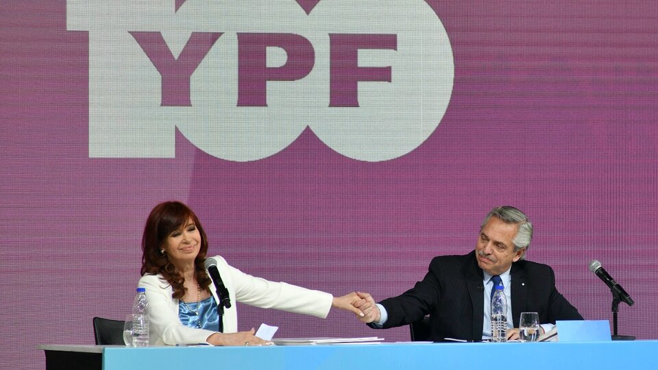 Cristina y Alberto, gobierno y saga de lapicera |  El Presidente o vicepresidenta comparte un acto en Tecnipolis por los 100 ayos de YPF