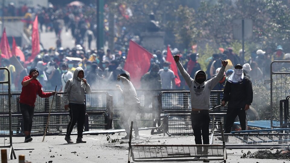 Migliaia di indigeni rinchiusi nel centro di Quito il nono giorno di proteste in Ecuador |  La polizia ha represso i manifestanti con i gas lacrimogeni.