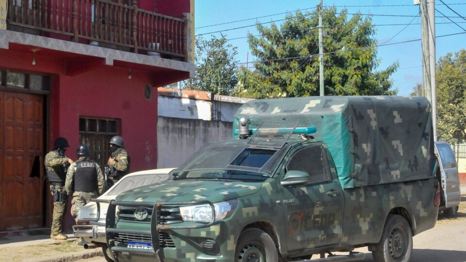 La cacería de la policía de Morales | Patearon puertas y revolvieron casas de once dirigentes populares y cinco comedores en una onda expansiva que empieza a repetirse en otros lugares