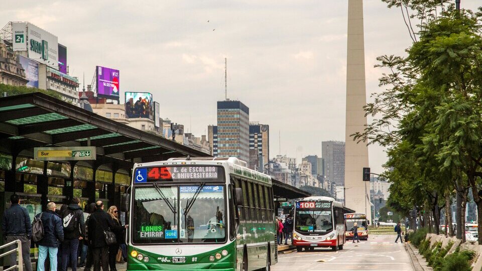 ¿Qué líneas de colectivo redujeron su frecuencia en un 50%? | Lockout de C.E.A.P., C.E.T.U.B.A. y C.T.P.B.A en el AMBA