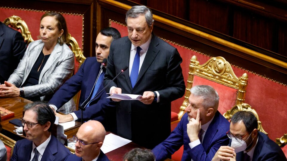 Italia: tres socios abandonaron a Draghi a su suerte | El premier está más cerca de su salida tras el desaire del M5S, Forza Italia y la Liga