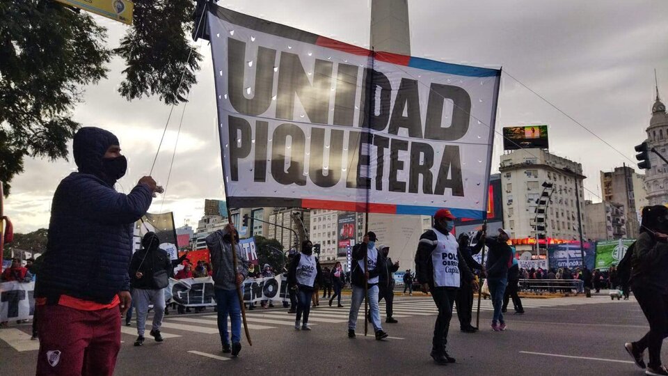 Organizaciones sociales reclaman el salario básico universal y cambios en la política económica | Protestas en distintos lugares de la Capital Federal