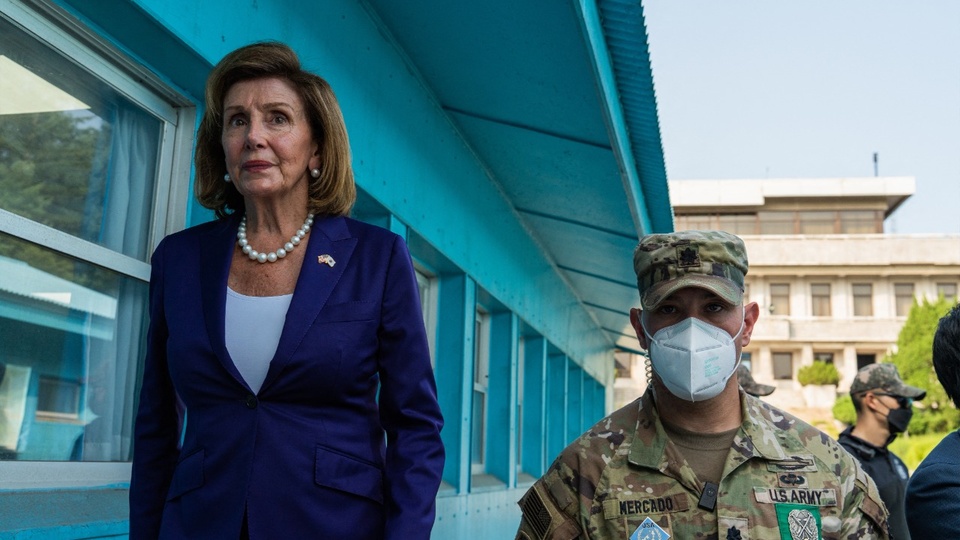 Nancy Pelosi envía un mensaje de “disuasión poderosa y extendida” a Pyonyang desde Seúl | La presidenta de la Cámara de Representantes estadounidense visitó la frontera que separa a las dos Coreas