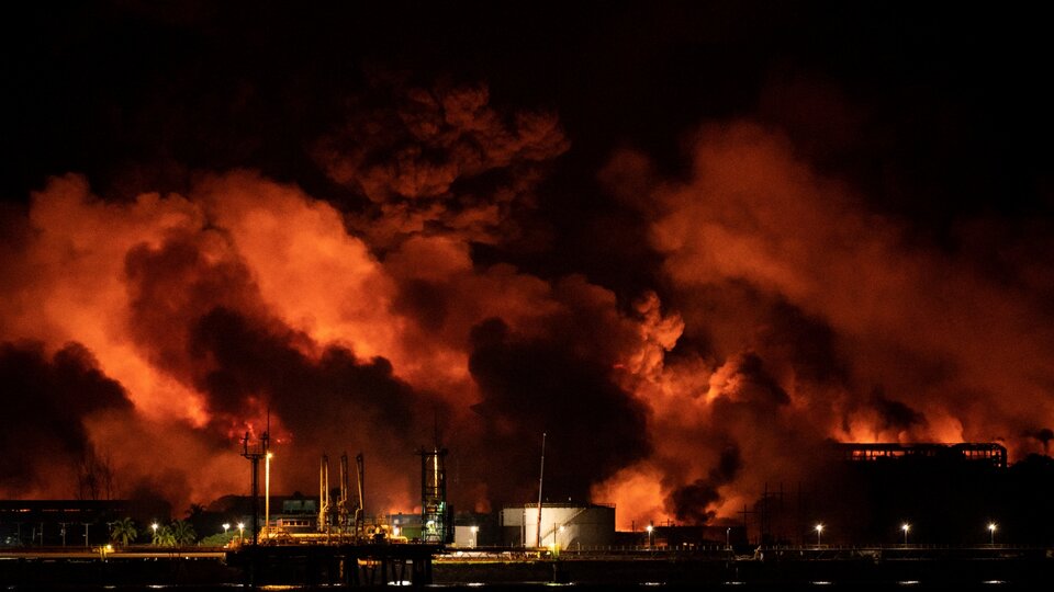 Colapsó un segundo tanque de combustible en Cuba y se magnifica el incendio | El fuego dejó al menos un muerto, 16 personas desaparecidas y más de 30 heridas