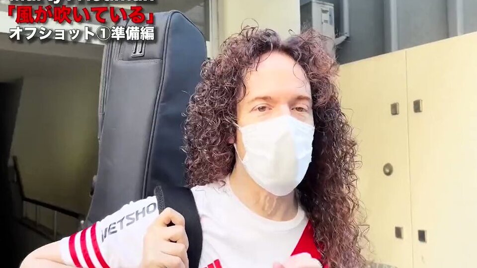 Ex-Megadeth recorded a video in Japan, with a nod to River Plate |  With a gift of a t-shirt from Pipi Piazzolla