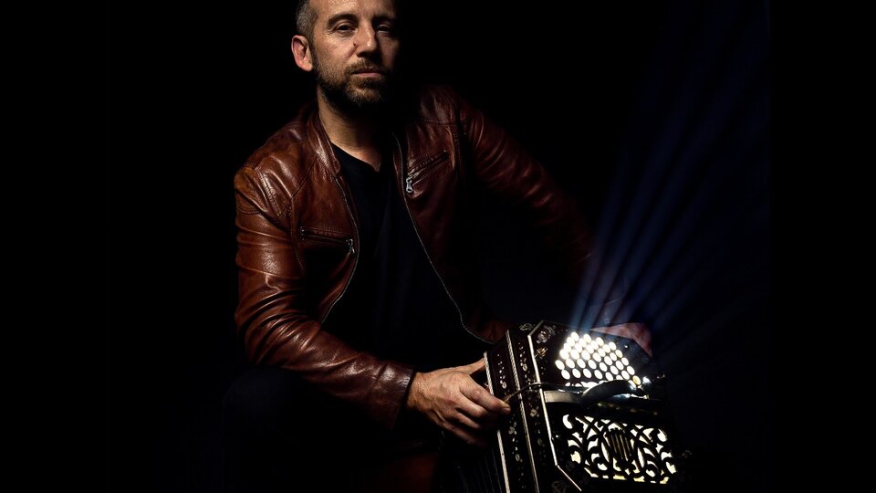 Leandro Ragusa y un bandoneón sin fronteras estéticas Presenta 