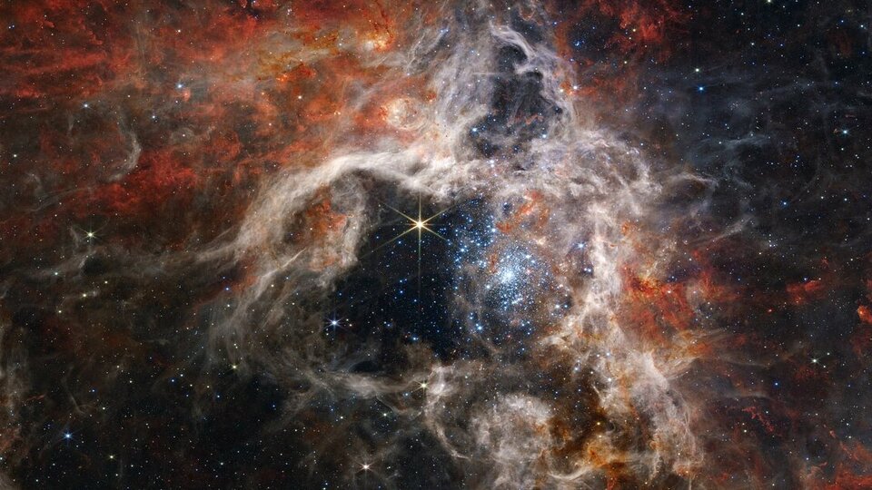 Ein Stern wird im Tarantelnebel geboren |  Das James-Webb-Teleskop zeigt eine Sternentstehungsstätte im Detail