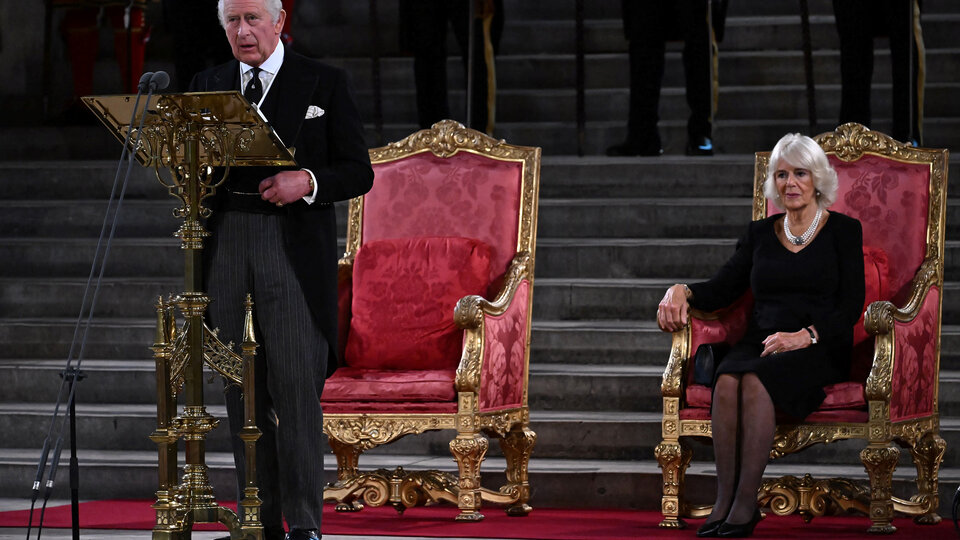 El rey Carlos III se dirigió al Parlamento por primera vez   | Continúa la despedida de Isabel II