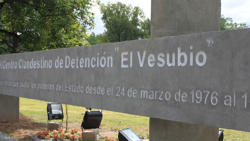 Un espacio para la
memoria en “El Vesubio” | El Mercado Central habilitó el uso de terrenos donde estuvo ubicado el ex Centro Clandestino