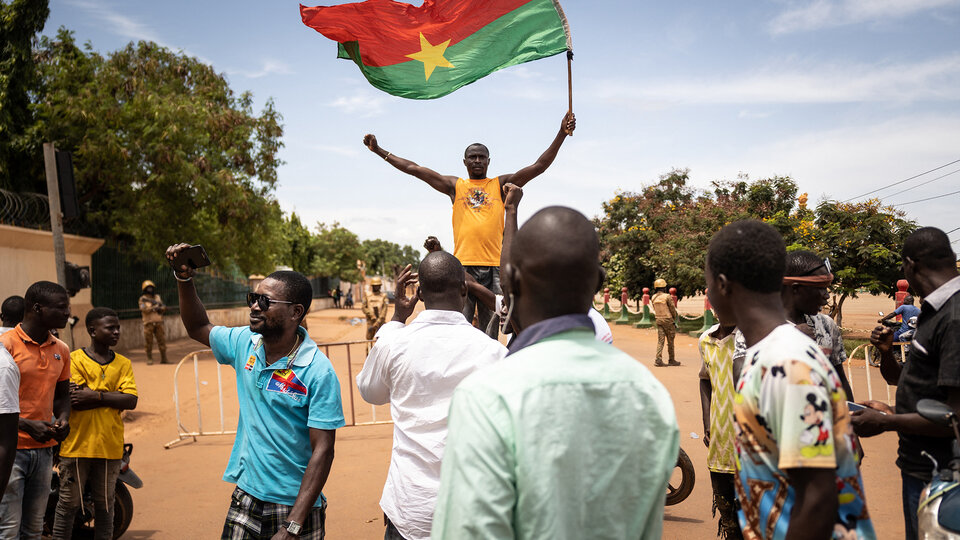 Nuevo golpe de Estado en Burkina Faso | El jefe de la junta militar que tomó el poder en enero fue destituido por un capitán