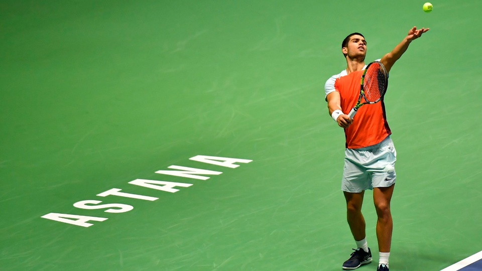 Carlos Alcaraz estrenó el número uno en el circuito con una