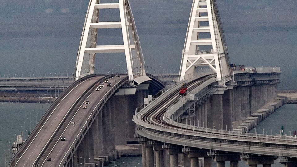 El puente de Crimea, abierto al tráfico | Fue inaugurado por Putin cinco años después de la anexión de la península