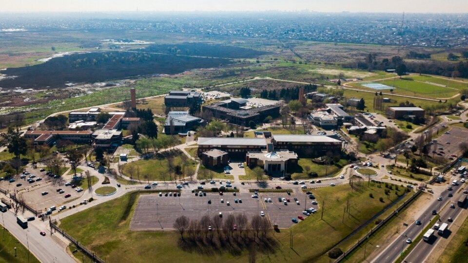 La Universidad De Lomas De Zamora Cumple 50 Años Informe Página12 1405