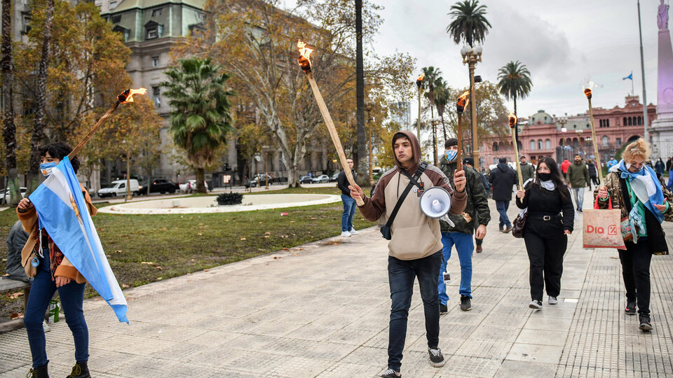 Atentado a Cristina Kirchner: Los millones de sospechas que apuntan a Revolución Federal | El líder de la violenta organización de ultraderecha recibió pagos millonarios del Grupo Caputo