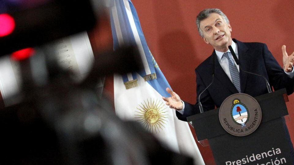 Ajuste, privatizaciones y una insólita charla con Bianchi: 7 revelaciones preocupantes  de Macri en su nuevo libro | Un combo neoliberal y con mano dura