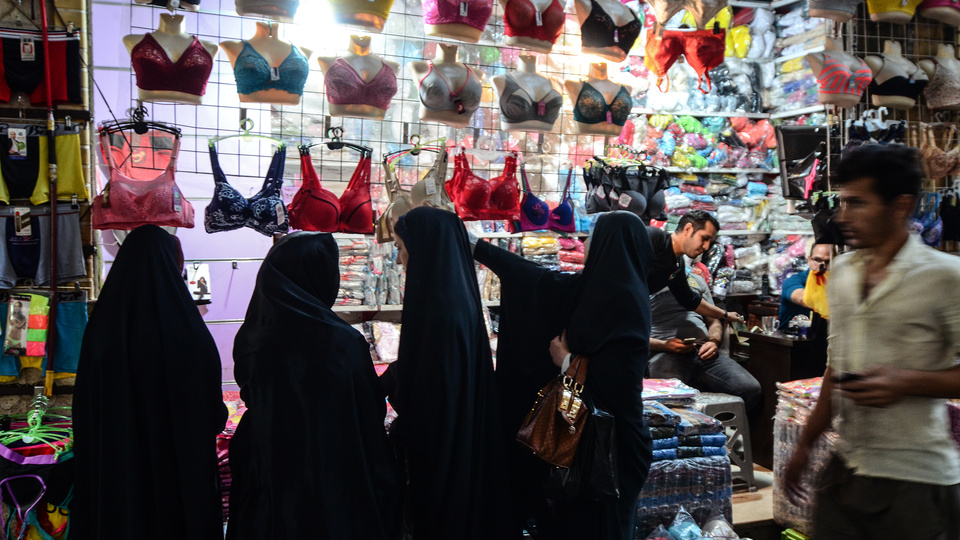 The story behind the protest against the veil in Iran | First-person experiences and religious perspective The story behind the protest against the veil in Iran | First-person experiences and religious perspective