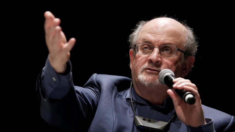 Salman Rushdie verlor bei dem Angriff die Bewegung eines Auges und einer Hand  Es wurde vom Literaturagenten des Autors bestätigt