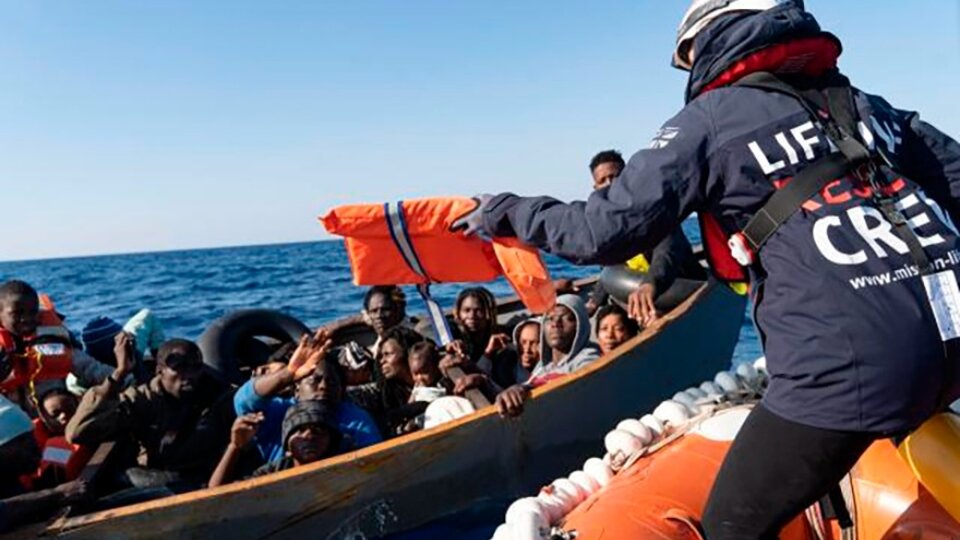 Italia: governo Meloni minaccia di mandare in mare centinaia di migranti |  “Atterraggi selettivi”, la strategia razzista del nuovo presidente