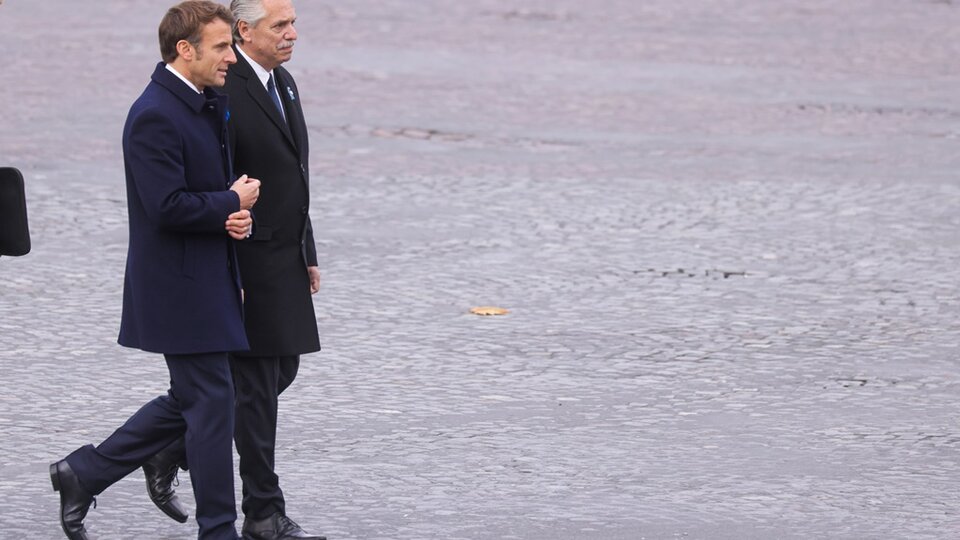 El bono y las PASO se colaron en la agenda de Alberto Fernández en Francia | Charlas de pasillo en las calles de París 