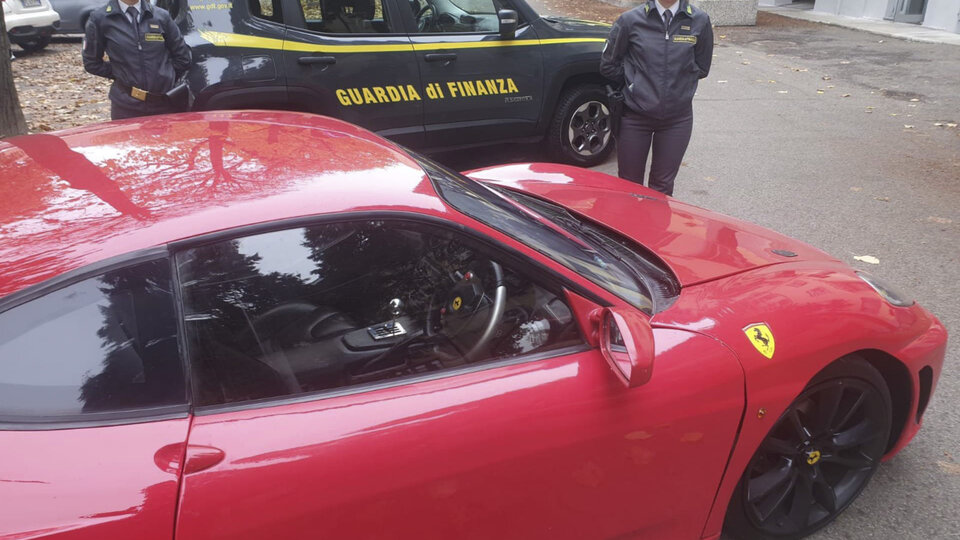 È stato incarcerato per aver creato una falsa Ferrari F430 con la Toyota