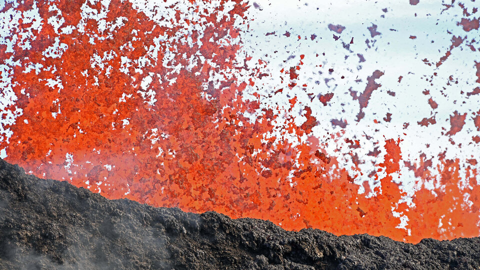 Hawaii mobilizes national guards |  Mauna Loa volcano eruption