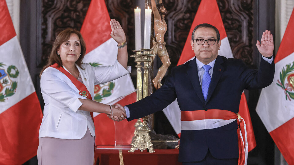 Peru: Dina Boluarte belohnt ihren Verteidigungsminister |  Nachdem er eine Razzia befohlen hatte, bei der 27 Menschen ums Leben kamen, wurde Alberto Otorola zum Oberbefehlshaber befördert.