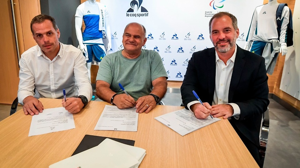 El Comite Paralimpico Argentino tiene nuevo sponsor oficial El empresa Le Coq Sportif firmo un convenio con la entidad Pagina 12