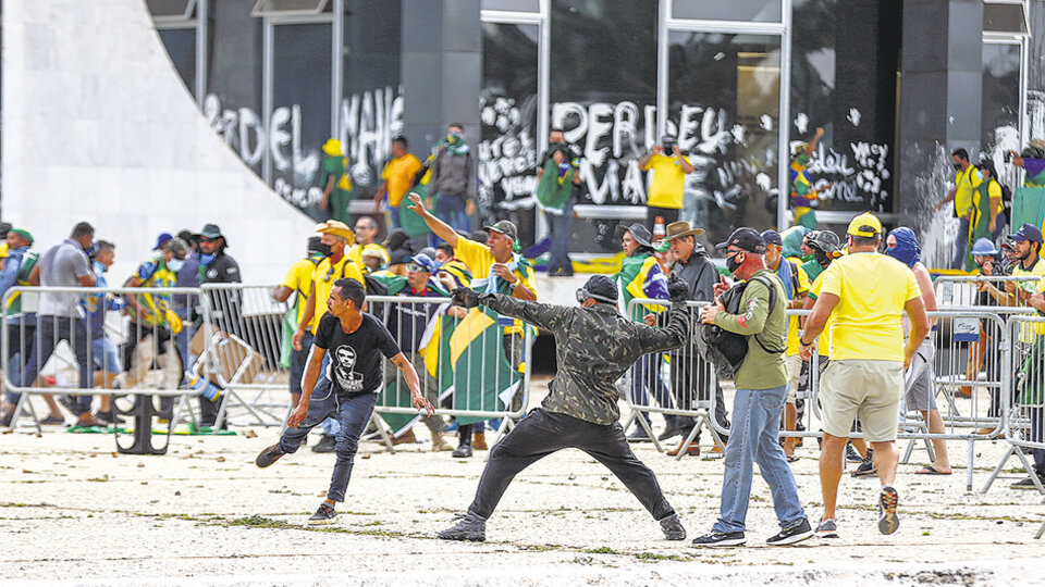 Brasil: Guerra santa, golpistas y mercaderes de fe | Los pastores que predican el odio bolsonarista