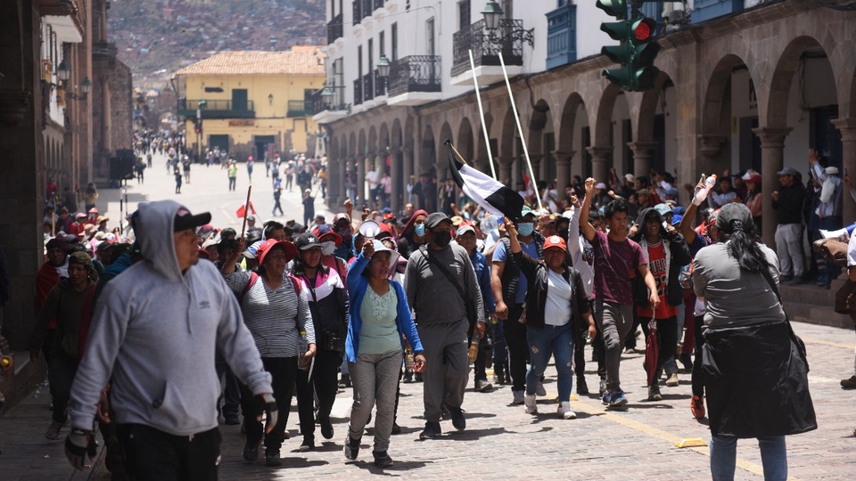 Perú: las muertes por la represión no cesan | El sur andino está movilizado y también militarizado