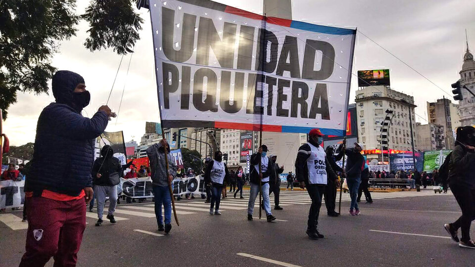 Movimientos sociales organizan un plan de lucha en rechazo al ajuste en Potenciar Trabajo | Desarrollo Social dio de baja a 154 mil titulares