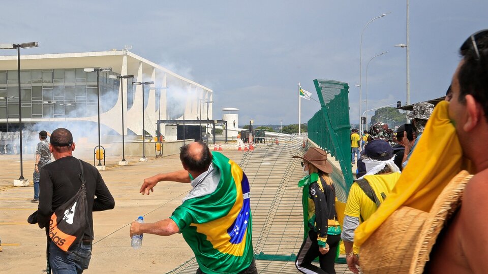 Schrecklicher Taifun trifft brasilianische Militärstützpunkte