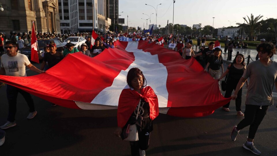 The Peru government did not yield to the demands of the people  Protests in Lima reached the US Embassy.