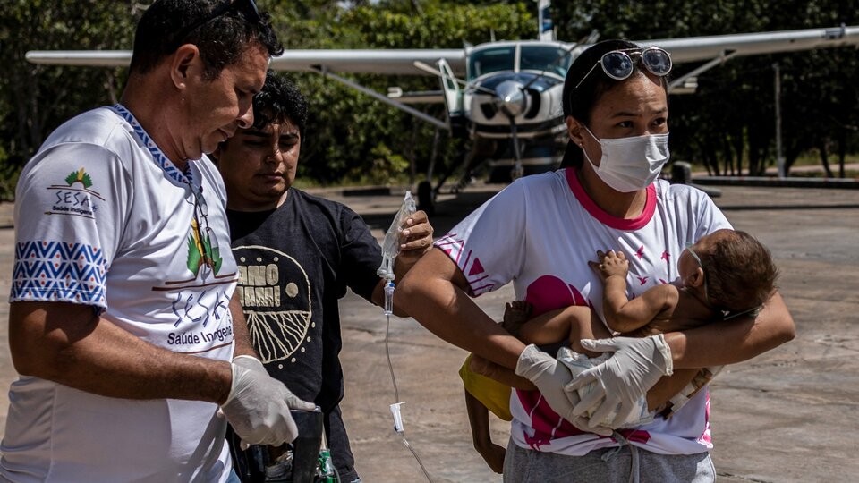 Brasil: se multiplican los rescates aéreos de niños yanomamis enfermos en la Amazonia | El gobierno de Lula declaró la emergencia sanitaria en la mayor reserva indígena del país