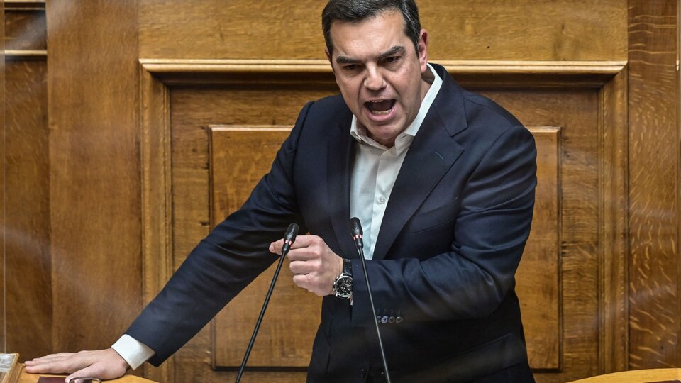 Grecia: el líder de la oposición pidió disolver el Parlamento y convocar a elecciones | Alexis Tsipras repudió el escándalo de espionaje que salpica al primer ministro 