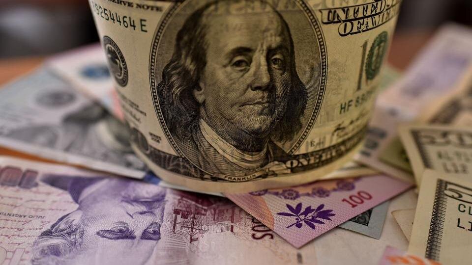 Dólar blue hoy, dólar hoy: a cuánto cotizan el miércoles 18 de enero |  El dolar azul baja $7 pesos