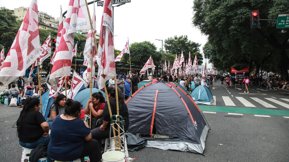 Unidad Piquetera levantó el acampe en la 9 de Julio | Reclamaban por las bajas en Potenciar Trabajo