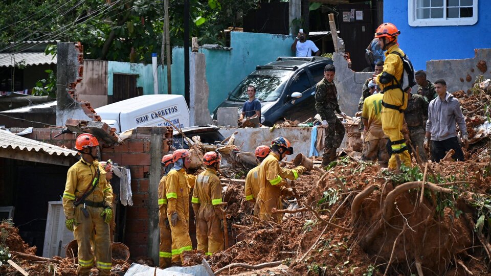 Inundaciones en Brasil socorristas buscan sobrevivientes en la zona