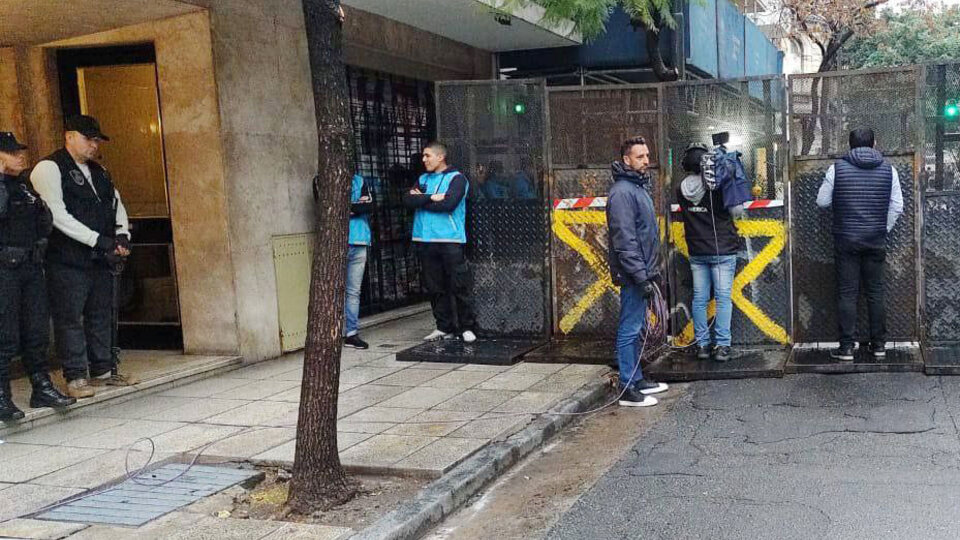 Atentado a CFK: Un pedido para que se investigue el rol de la Policía de la Ciudad | Presentación de los abogados de la vicepresidenta, a casi seis meses del ataque