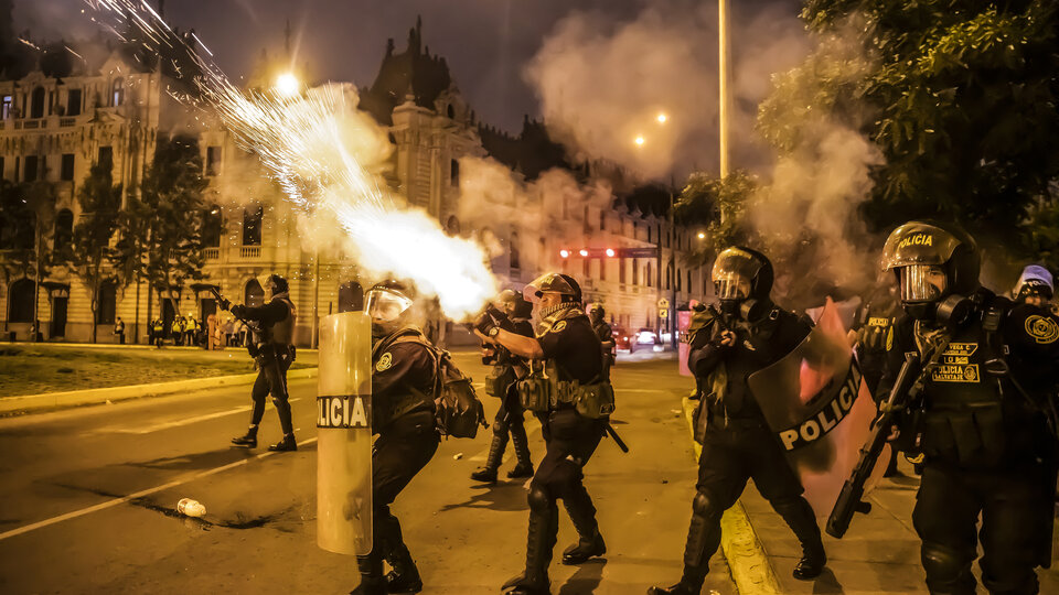 Governo e bande di vigilantes molestano la stampa alternativa e straniera |  Gruppi di estrema destra vanno a casa dei giornalisti per minacciarli