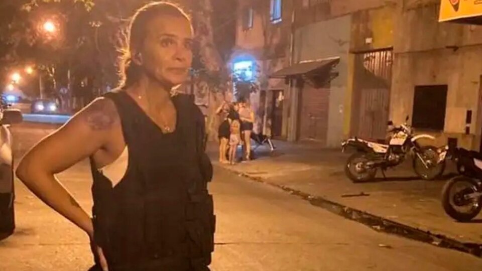 Amalia Granata y el show del chaleco antibalas (de paintball) | La diputada provincial se disfrazó para recorrer las calles de Rosario y el tiro le salió por la culata