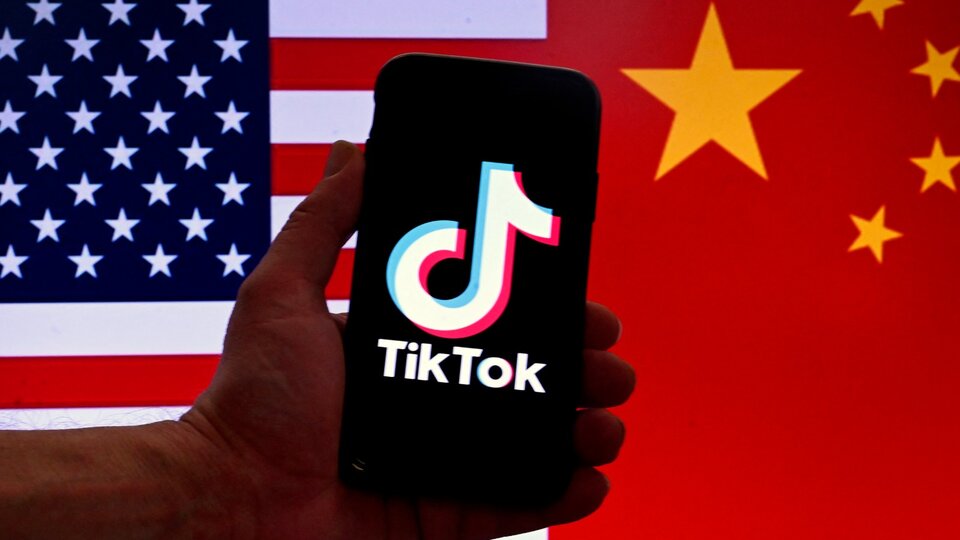 The United Kingdom banned Tik-Tok on official mobiles
