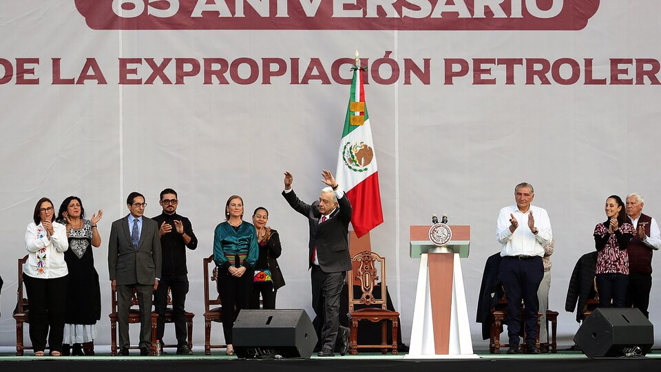 Mexico: A Unique Way to Communicate by Andrés Manuel López Obrador |  AMLO holds daily and direct meetings with the media